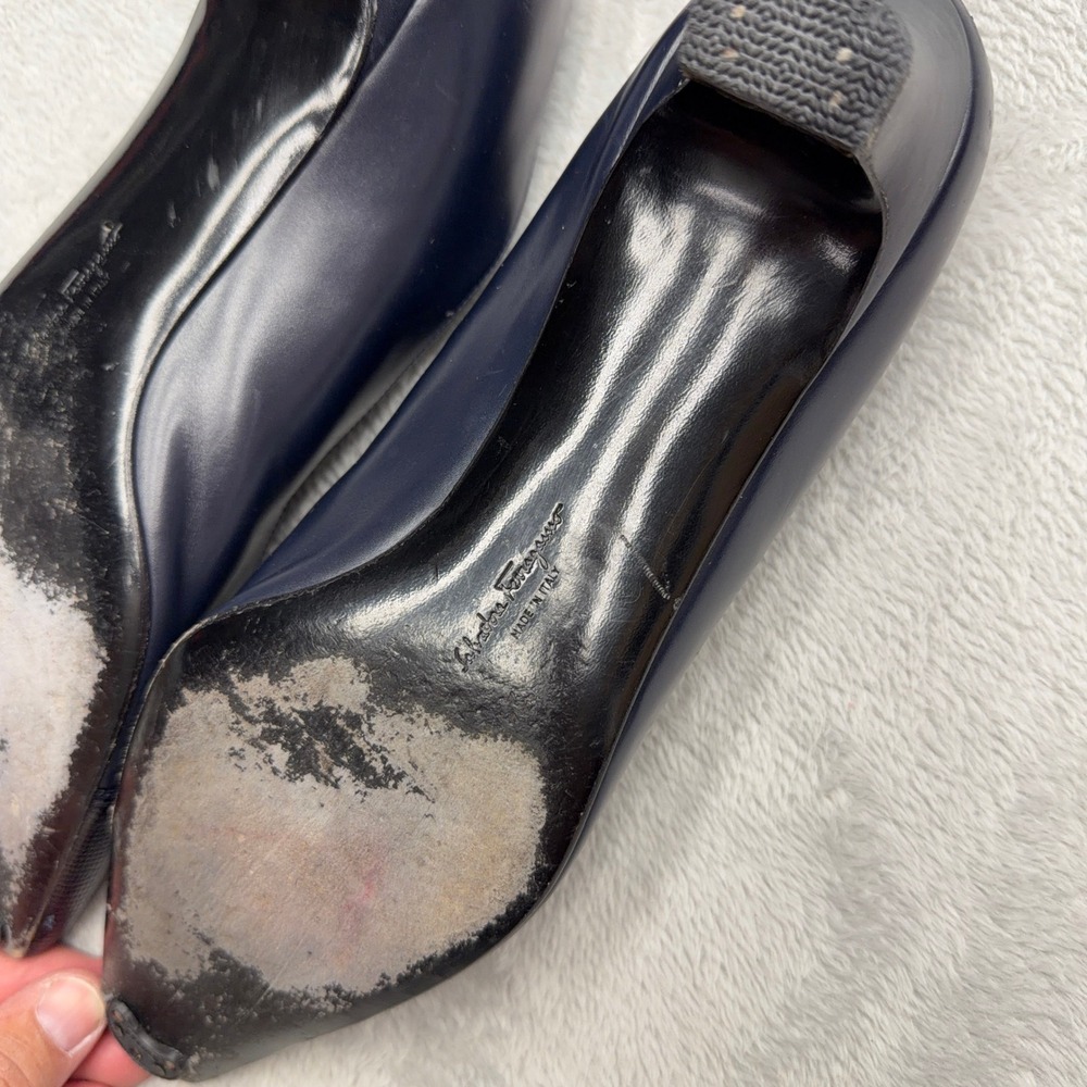 Salvatore Ferragamo Pumps Womens 11 B Navy Blue Lizard Embossed Cap Toe Gancini - Picture 6 of 7